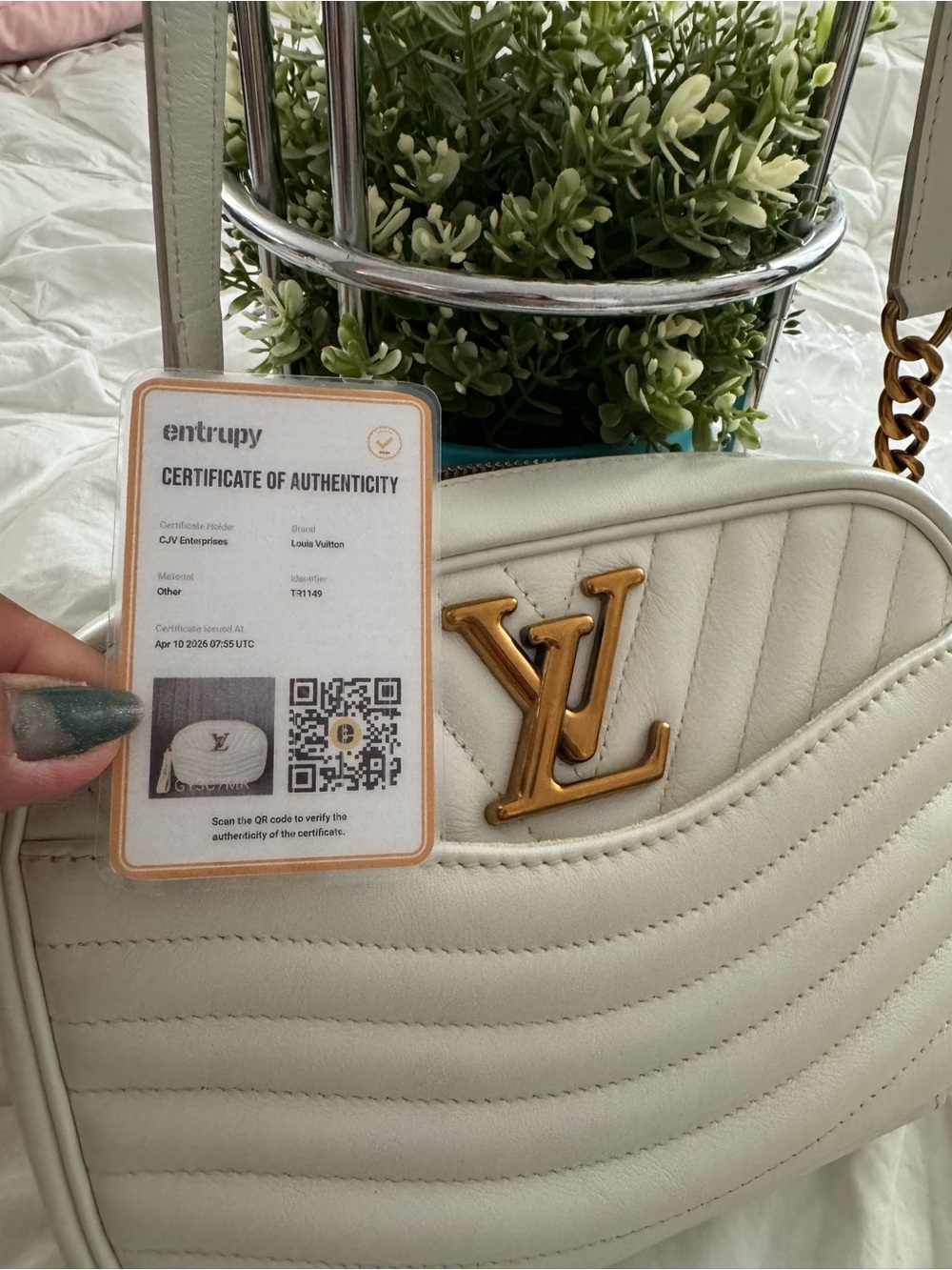 Louis Vuitton LV Wave White Quilted Crossbody with Gold LV Accent - Picture 7 of 11